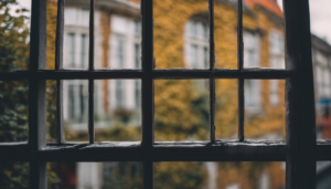 découvrez le véritable coût d'une fenêtre double vitrage pour votre maison et trouvez la solution idéale pour vos besoins avec nos conseils d'experts.